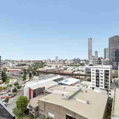 South Brisbane 2 Bedrooms Apartment with Free Parking by KozyGuru Others