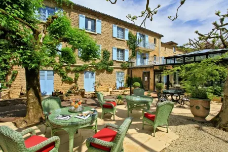 Hotel Restaurant le Centenaire Отели в г. Валь де Луир Э Кодо