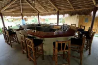 Magic Oceans Dive Resort - bar