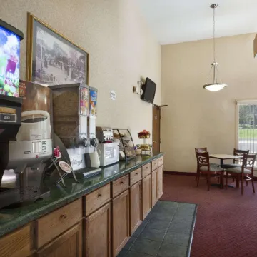 Travelodge by Wyndham la Porte/Michigan City Area