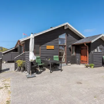 "Arngrim" - 100m from the Sea