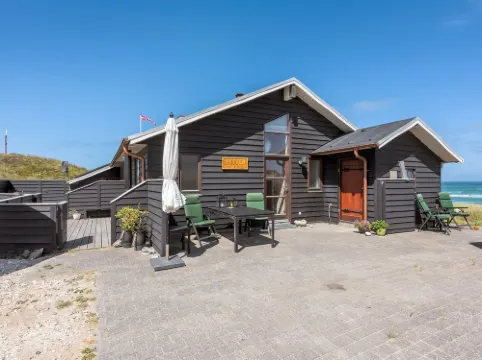 "Arngrim" - 100m from the Sea