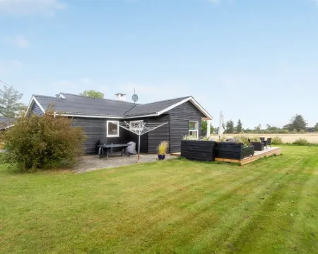 "Ika" - 600m from the Sea Hotels in Saeby