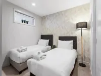 Stunning Apartment Amazing View Near Sky Tower Hotels in Flat Bush