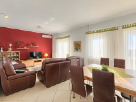 Laura Hotels in Galizana