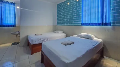 Reddoorz @ Homestay Gayatri Hotels in Bandungrejosari
