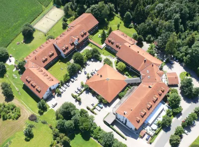 Hotel St. Georg Hotel dekat THE EVENT HOUSE - Kurhaus Bad Aibling