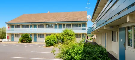 Campanile Melun Sud - Dammarie les Lys Отели рядом с достопримечательностью «Rousseau's House-cum-Studio (Maison-Atelier Theodore Rousseau)»