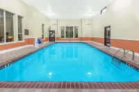 Super 8 by Wyndham Pine Bluff - Pools