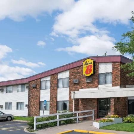 Super 8 by Wyndham Brooklyn Center/Mpls