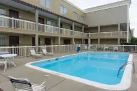 Days Inn by Wyndham Florence Cincinnati Area - Swimmingpools