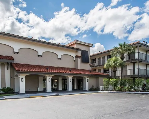 Quality Inn & Suites by the Parks - Hot Tub