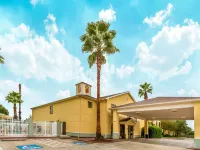 Super 8 by Wyndham Lake Charles/Sulphur Hotels near Lake Charles Power Centre