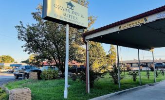 Ozark Inn & Suites