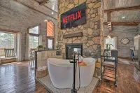 'Honey's Nook' Broken Bow Home w/ Hot Tub + Decks! - que admiten mascotas