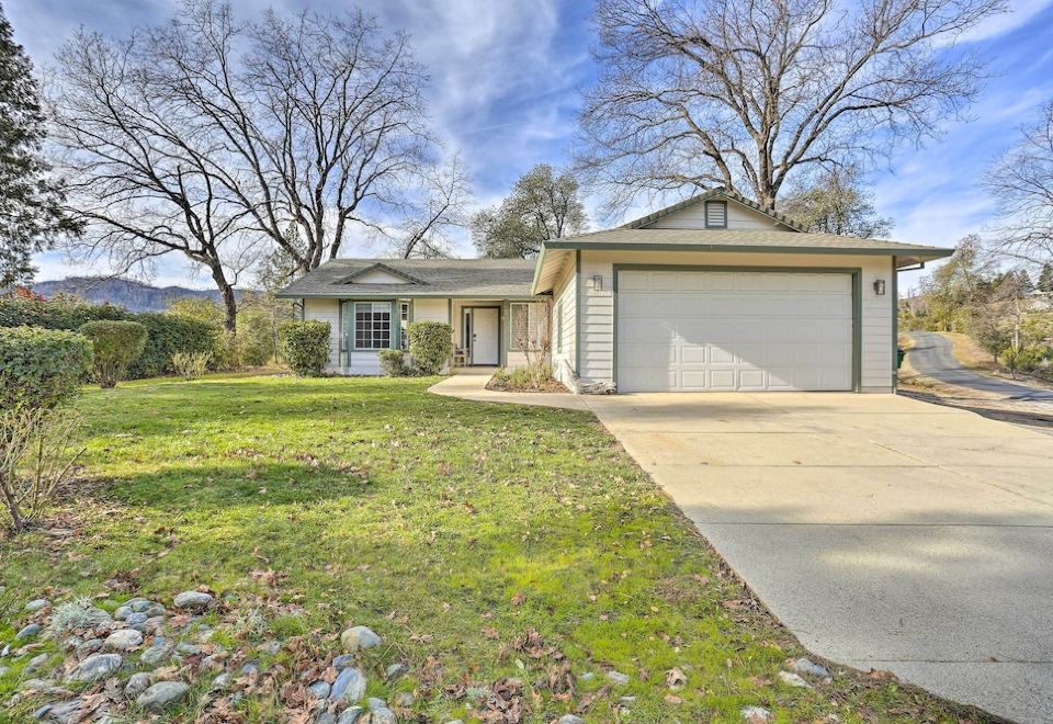 Peaceful Shasta-Redding Retreat 3 Mi to Lake! - Housity