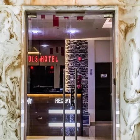 LOUIS Hotel Отели рядом с достопримечательностью «Бирманский бассейн»