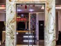 LOUIS Hotel Hotels in Asam Kumbang