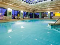 La Quinta Inn & Suites by Wyndham Madison American Center - Pools