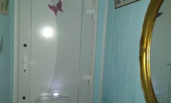 Lockable Room Center