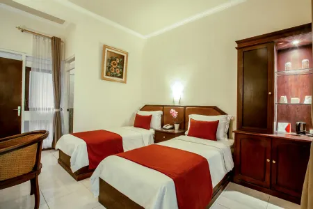 Puri Indah Inn Kaliurang Отели в г. Pakem