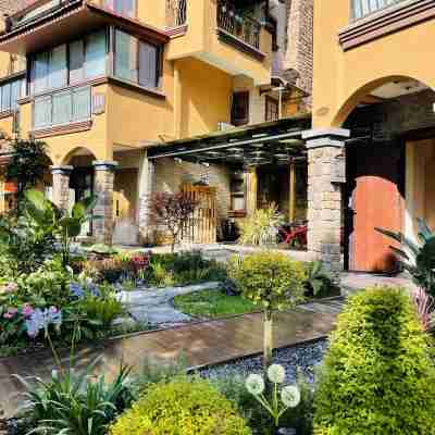 西嶺雪山花水灣太陽島度假別墅（温泉南街1號分店） Hotel Exterior