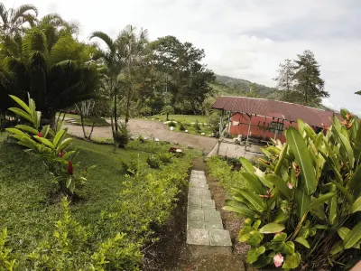 Cabañas Colibrí Tayutic Hotels near Ceiba Hospital