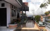 巴奇斯家庭旅館布羅莫山 Sukapura住宿飯店