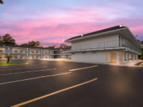 HomeTowne Studios by Red Roof Orange, TX Hotels in Orange