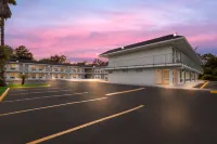 HomeTowne Studios by Red Roof Orange, TX Hotel in zona Shangri La Botanical Gardens and Nature Center