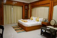 A R Thangakottai Hotels near Fundera park - Birds park
