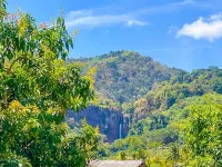 Penginapan AA Bungsu 1 Syariah Ciletuh Hotels in Ciemas