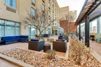 Drury Inn & Suites Sikeston فنادق في Miner