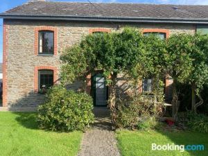 Pretty Farmhouse in Houffalize with Courtyard