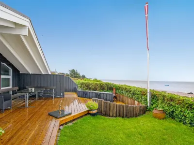 "Holmwith" - 50m from the Sea