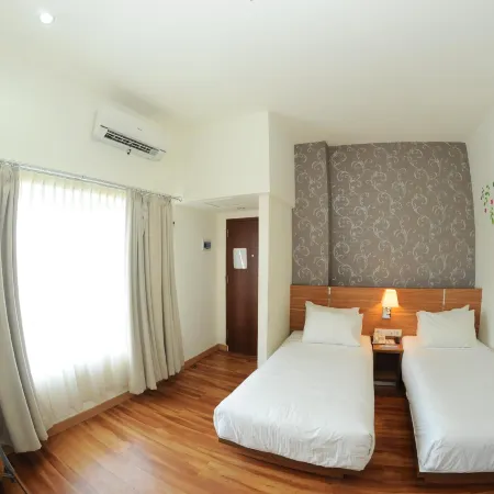 Tanjung Karang Hotel Отели в г. Бенгкулу
