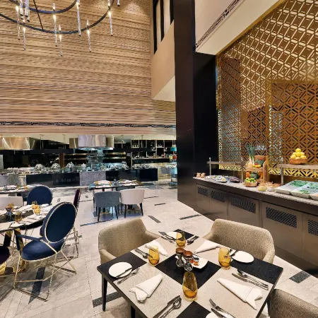 AlRayyan Hotel Doha, Curio Collection by Hilton