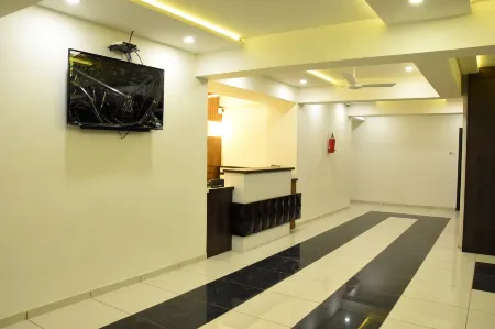 Pearl Hotel Отели в г. Раджкот