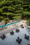 Hotel Holiday Home International - by  Vivaan - ห้องครัว