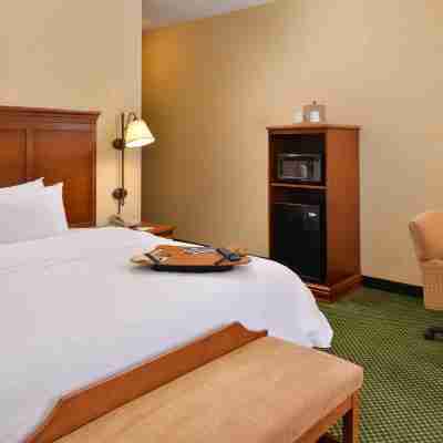 Hampton Inn & Suites St. Louis-Edwardsville Rooms