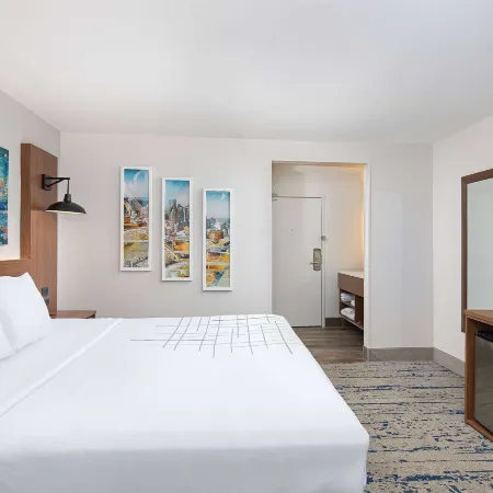 La Quinta Inn & Suites by Wyndham Nashville Airport