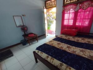 SPOT ON 93640 Dannis Homestay