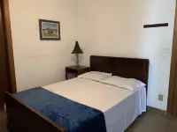 Amplo Apt. No Guarujá, à 50m da Praia, Com 2 Vaga Hotels in Guaruja