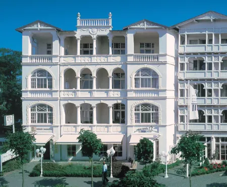 Hotel Vier Jahreszeiten Binz - Adults Only Отели рядом с достопримечательностью «Ausstellung Granitzhaus»