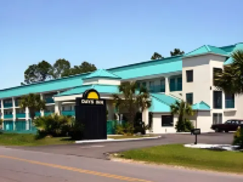 Days Inn by Wyndham Gulfport Hotel a 