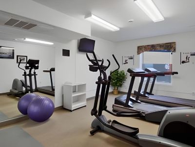 ジム スーパー 8 イエローナイフの写真