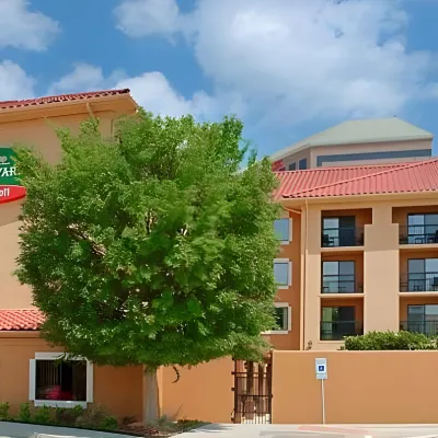 Courtyard Fort Worth I-30 West Near Nas JRB Отели рядом с достопримечательностью «Стадион Амон Картер»