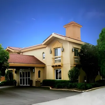 The Fontana Hotel Hotels near Warren Township