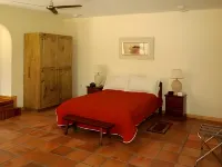 Apartotel Don Francisco فنادق في Escazu