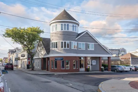 Club Wyndham Newport Onshore Отели рядом с достопримечательностью «Клифф Уолк»